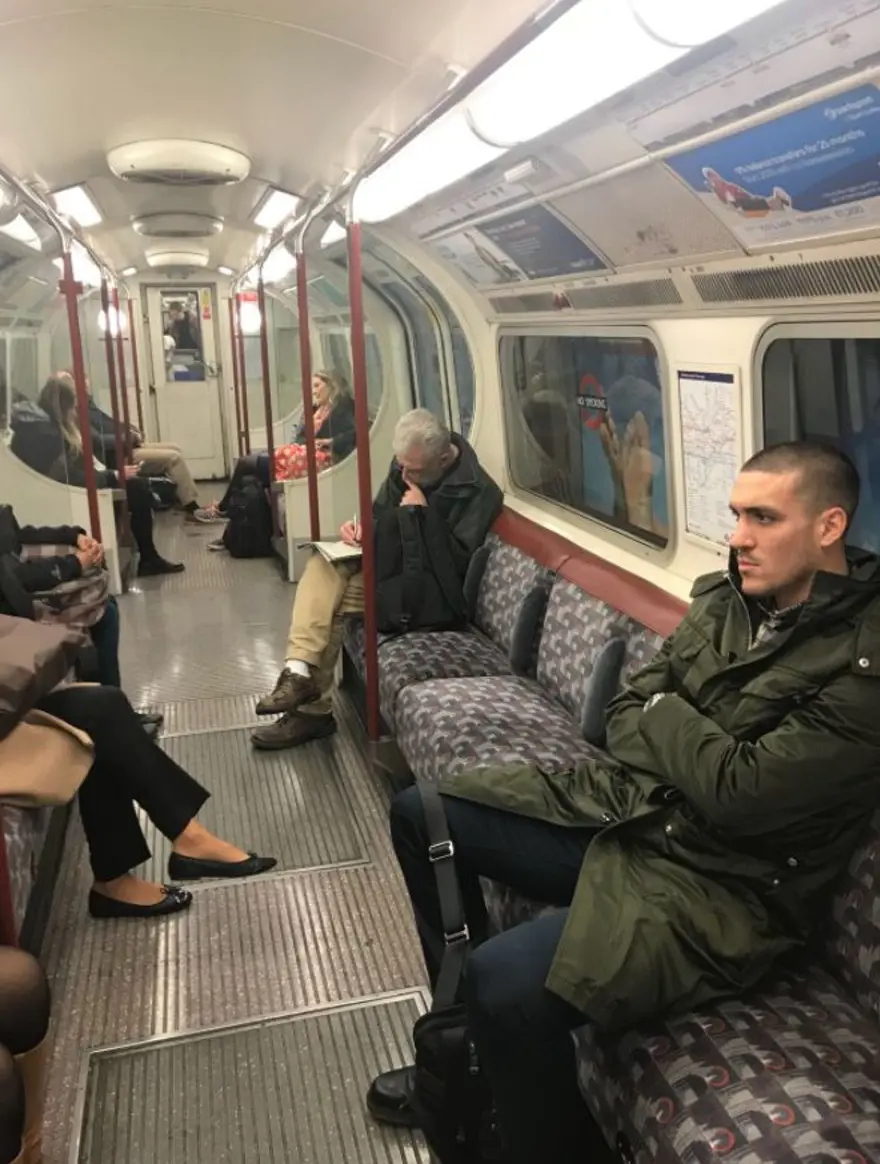 Oyuncu Merve Boluğur otobüste (Toplu taşıma kullanan ünlüler) 45