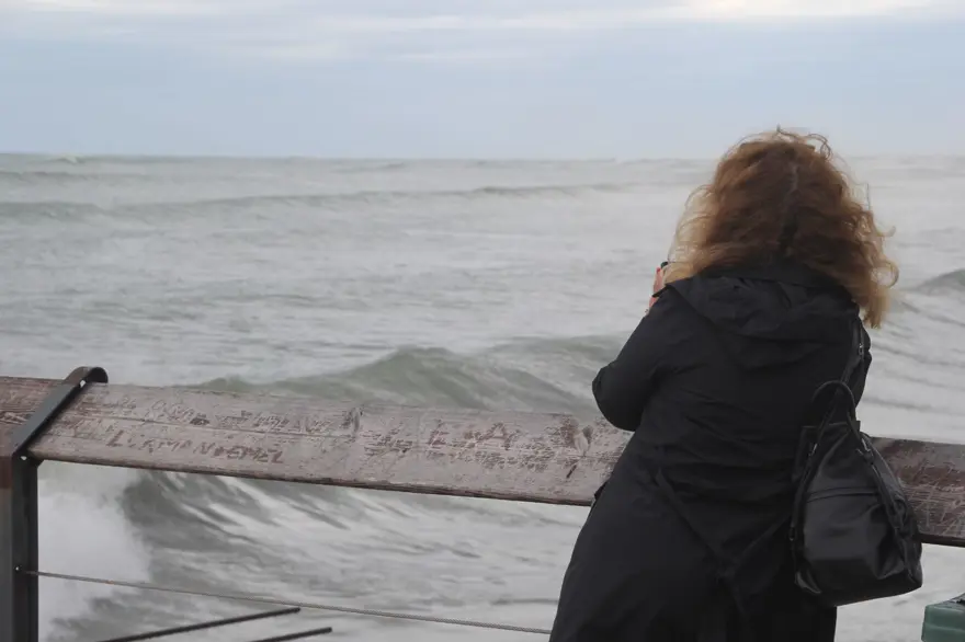 Dalgaların boyu 3-4 metreye ulaştı: Şiddetli rüzgar etkili oldu 1 Dalgaların boyu 3-4 metreye ulaştı: Şiddetli rüzgar etkili oldu 1