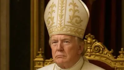 Trump'tan Papa fotoğrafına açıklama: Haberim yoktu, eşim sevimli buldu