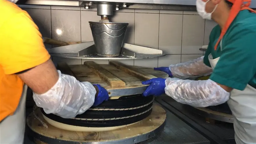 Kars'ta dünyaca ünlü gravyer peynirinin üretimine başlandı 20