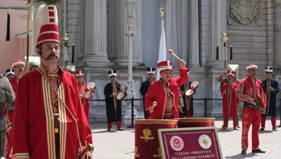 Mehteran Birliği yaz dönemi gösterileri Dolmabahçe Sarayı'nda başladı