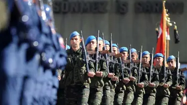 Binlerce öğrenciye askerlik şoku