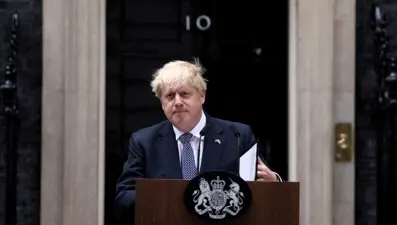 Boris Johnson tatilini yarıda bıraktı: Yeniden koltuğa geçmek istiyor