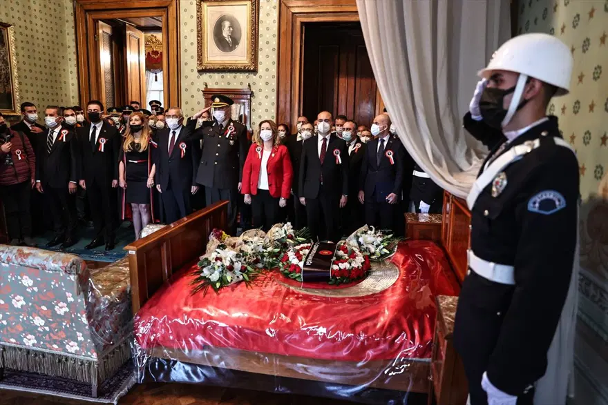 Büyük Önder Atatürk Dolmabahçe'de anıldı 