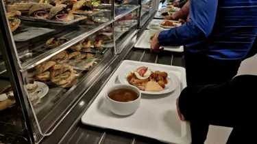 Endonezya'da 846 öğrenci ücretsiz yemekten zehirlendi