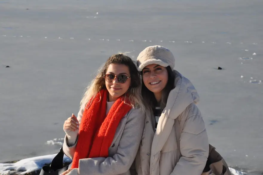 Çıldır Gölü kısmen dondu 4