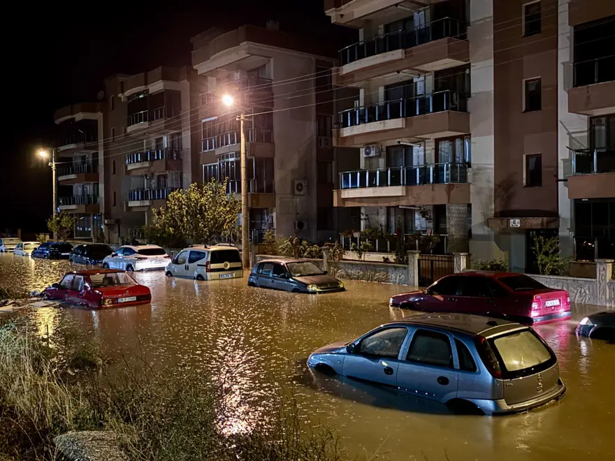 Meteorolojiden yeni uyarı: Bugün yine fırtına ve kuvvetli sağanak var 5