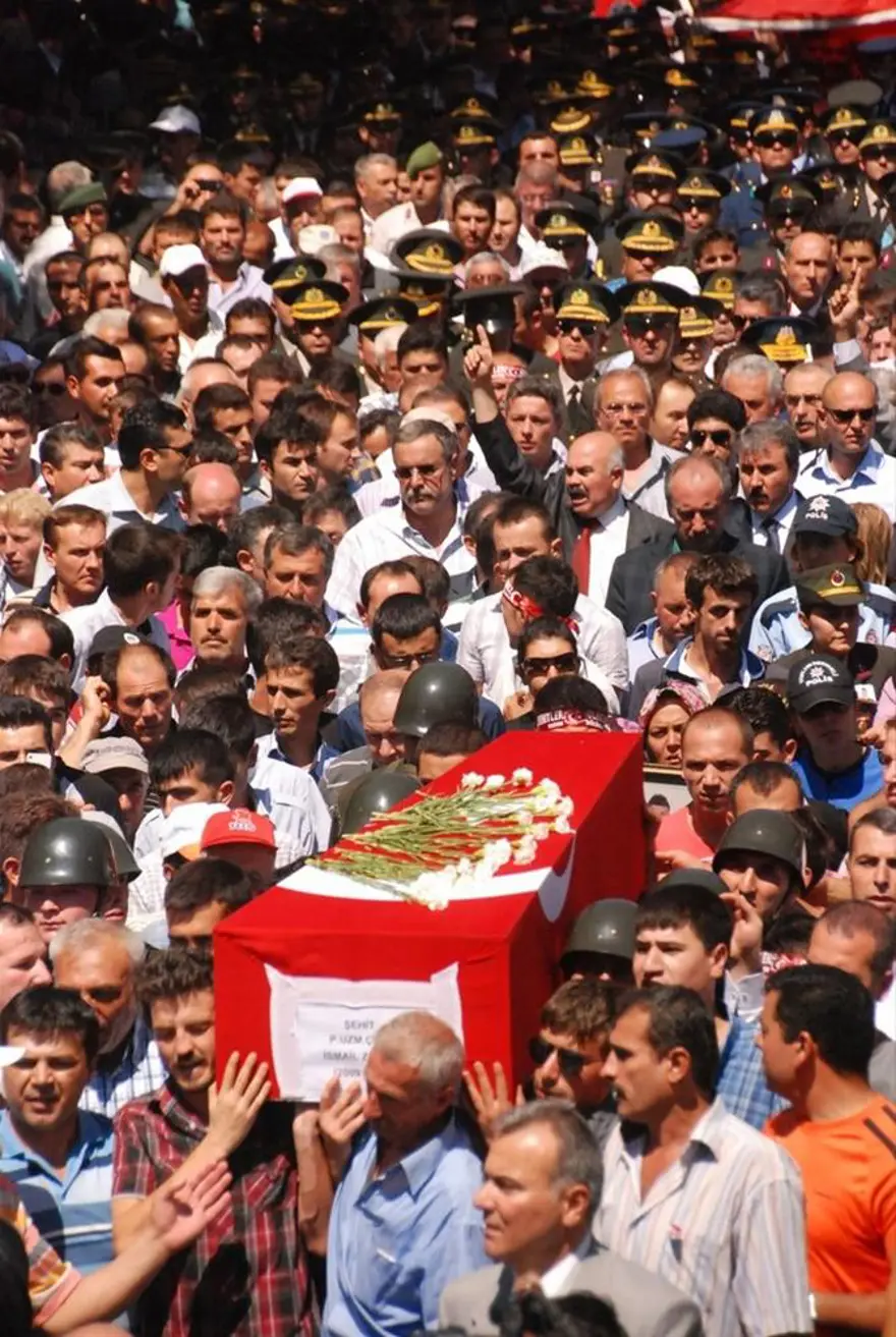 Şemdinli şehitleri son yolculuklarına uğurlandı 1