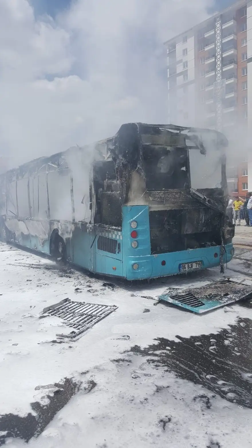 Halk otobüsü alev alev yandı 2