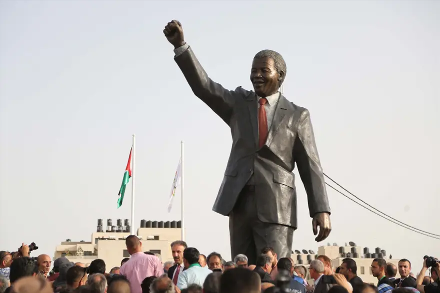 Güney Afrika dışındaki en büyük Mandela heykeli yapıldı 2