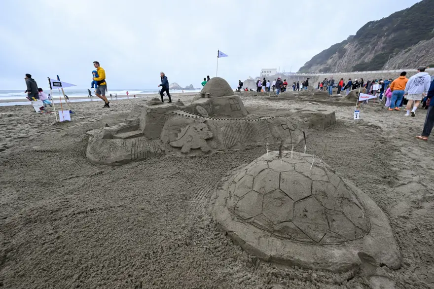 Binlerce kişi kumdan kale için buluştu 7