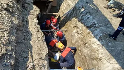 Göçük altında kalan işçi kurtarıldı