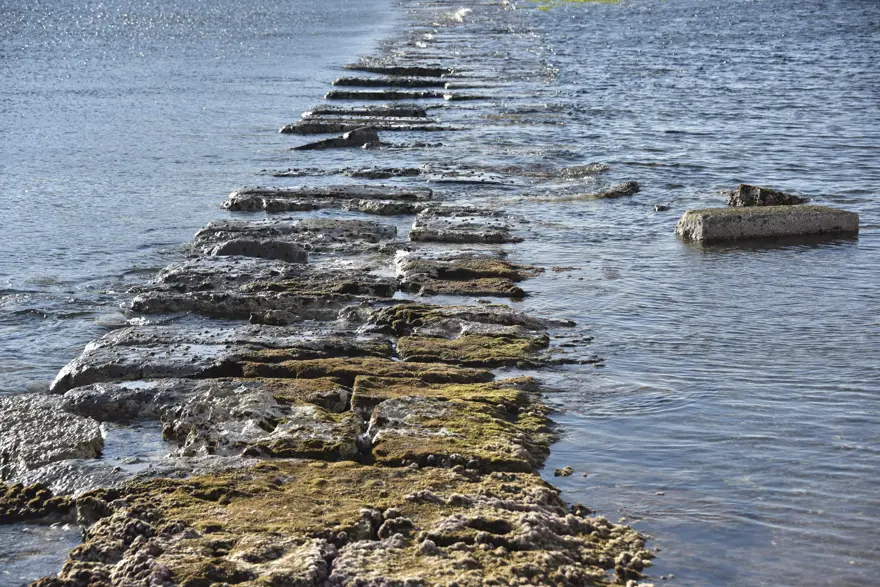 Bodrum'da deniz çekildi tarihi surlar ortaya çıktı 2