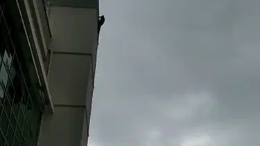 Hastane çatısından atlayıp intihar etti