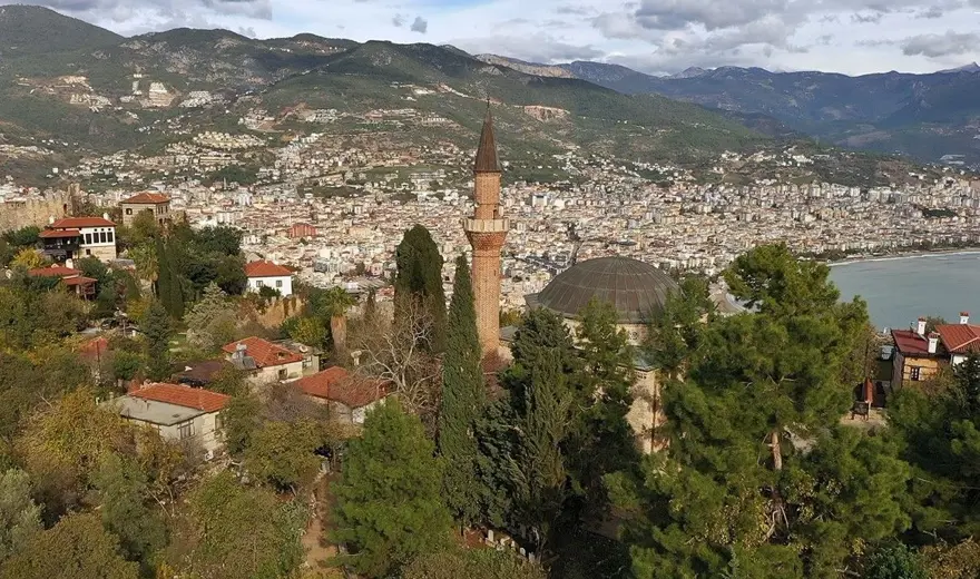 793 yıllık cami mimarisiyle dikkat çekiyor! Her gün yüzlerce turist akın ediyor 6 793 yıllık cami mimarisiyle dikkat çekiyor! Her gün yüzlerce turist akın ediyor 6