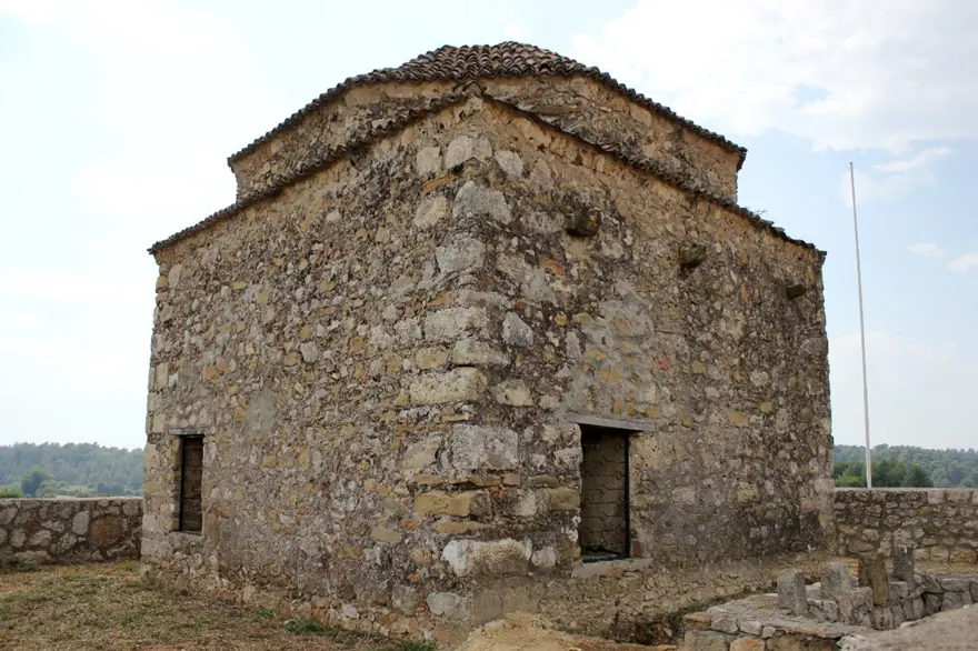 Tarihi Macar Camii'nin duvarlarında argo sözcükler 3