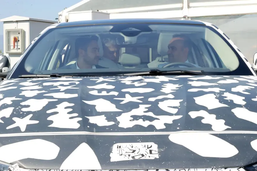 Bakan Kacır, Togg'un yeni modeli T10F'yi test etti: 80 kilometre daha fazla menzile sahip olacak 6