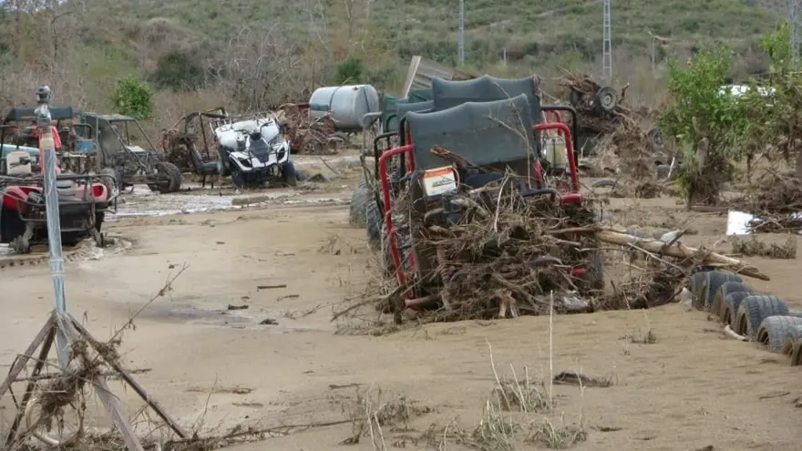 Antalya’da ATV’ler sel sularına kapıldı 