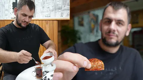Bir kez tattı, 10 yıldır vazgeçemiyor. Tatlıya, çaya hatta suya bile pul