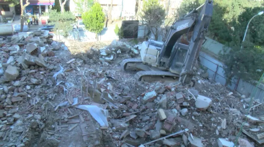 "YANDAKİ BİNADAN ÖNCE BİZİMKİNİ YIKMIŞLAR" 4