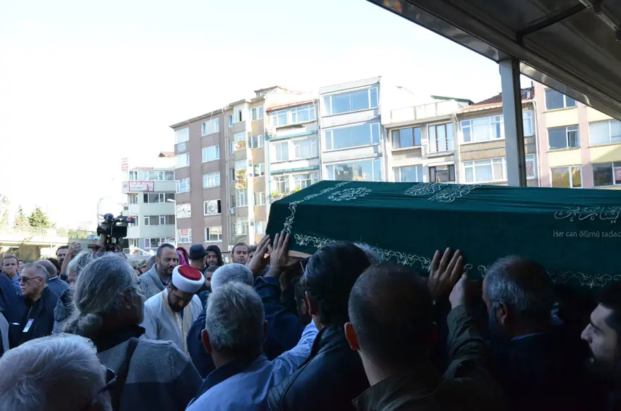Ünlü oyuncu Yıldırım Öcek son yolculuğuna uğurlandı 1