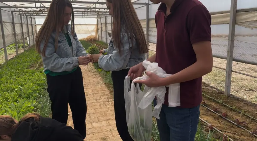 Bu okulda dersler tarlada işleniyor: Hem üretiyor hem de öğreniyorlar 5 Bu okulda dersler tarlada işleniyor: Hem üretiyor hem de öğreniyorlar 5