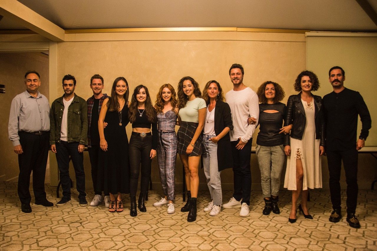 Sevgili Geçmiş ekibi ilk bölümü birlikte izledi