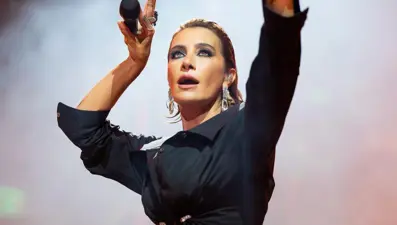 Şarkıcı Sıla milli maç nedeniyle konserini erteledi