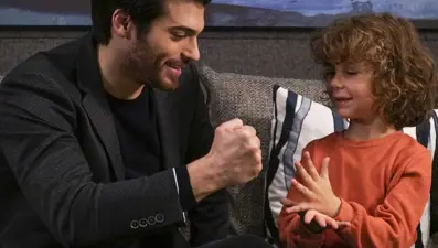 Sizce hangisi kazandı? (Dolunay'da Taş-kağıt-makas)