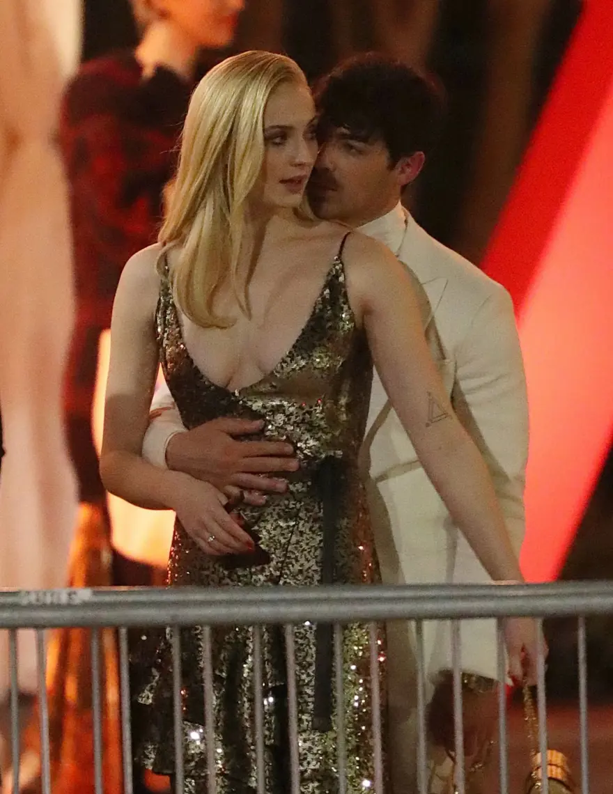 Ünlülerin parti sonrası halleri (Vanity Fair After Party) 6