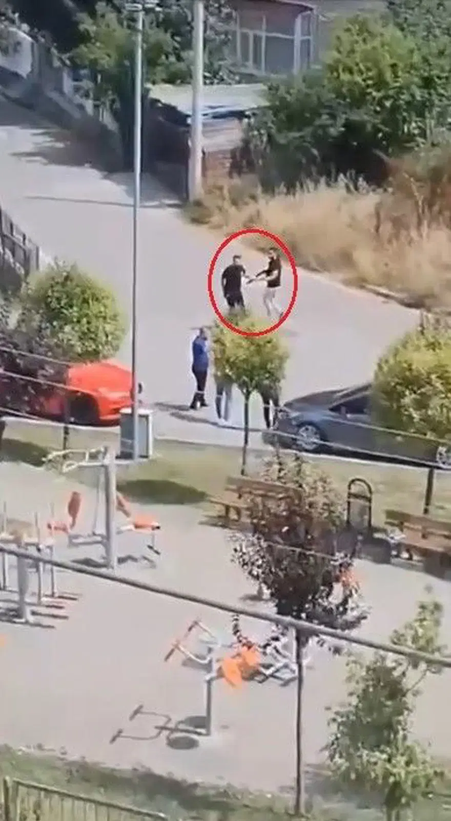 Çocuk parkındaki kavga büyüdü, silahlar çekildi 1