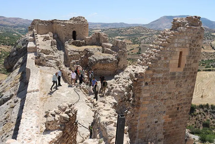 Kahta Kalesi 17 yıl sonra kapılarını ziyaretçilerine açıyor 