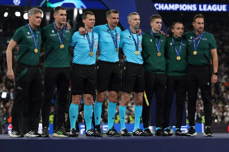 Derbide düdük çalacak Slavko Vincic'in yönettiği maçlar: Milli futbolcuya aldatmaya yönelik hareketten kart göstermişti 2