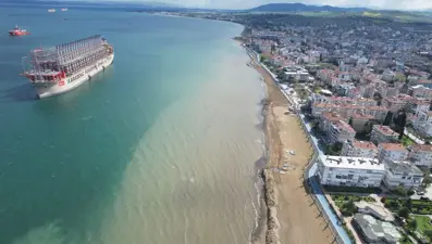 Yalova'da karaya oturan gemi kurtarıldı!