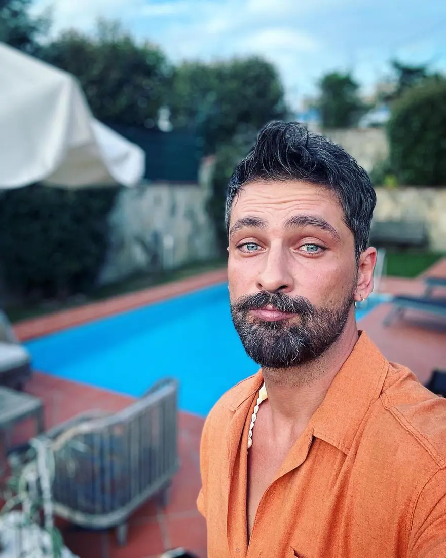 Burak Özçivit'ten yeni imaj: Tatil başlar  (Ünlülerin değişimi) 90