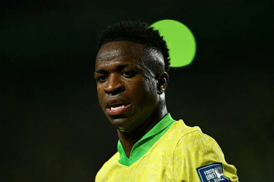 Irkçı saldırıların hedefindeki Vinicius Jr'a futbol tarihine geçecek teklif 1