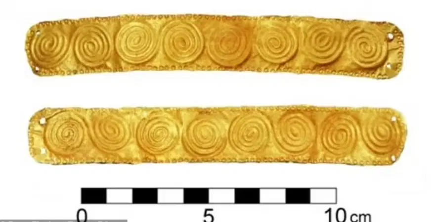 Güney Kıbrıs’ta Mısır Kraliçesi Nefertiti dönemine ait paha biçilemez altın hazine bulundu 1 Güney Kıbrıs’ta Mısır Kraliçesi Nefertiti dönemine ait paha biçilemez altın hazine bulundu 1