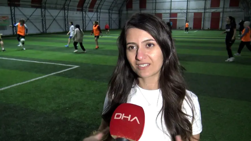 Kadınlar sosyal medyadan halı sahaya 12