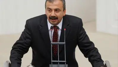Sırrı Süreyya Önder kimdir, sağlık durumu nasıl? DEM Parti İstanbul Milletvekili Sırrı Süreyya Önder'in hayatı