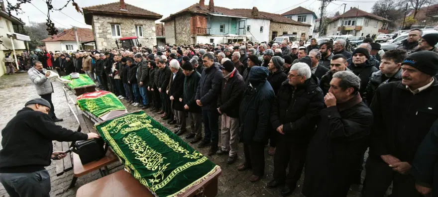 Denizli'de korkunç kaza: Aynı aileden 3 kişi öldü Denizli'de korkunç kaza: Aynı aileden 3 kişi öldü