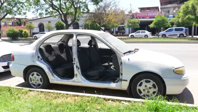 Oto tamirciye bıraktığı arabasının kapıları çalındı