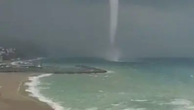 Zonguldak'ta dev hortum: Kıyıya kadar geldi