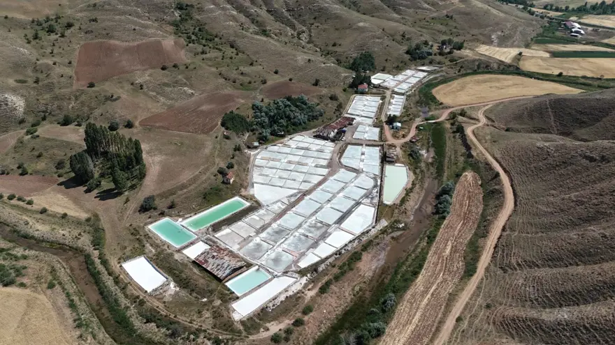 Yerin 7 metre altından çıkarılıyor: Beyaz altın hasadı başladı, içinde 84 mineral var 1