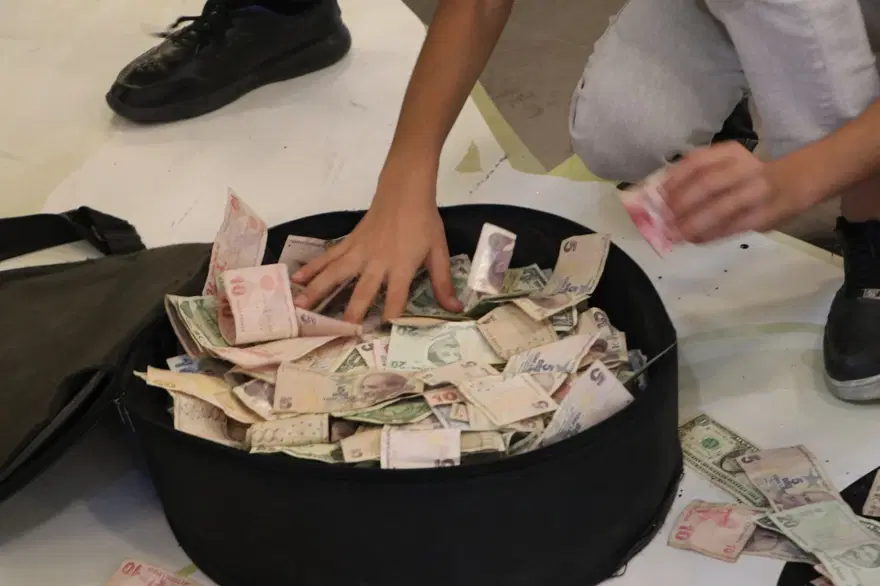Düğünde dolarlar havada uçuştu: Geline 7 kilo altın takıldı 17