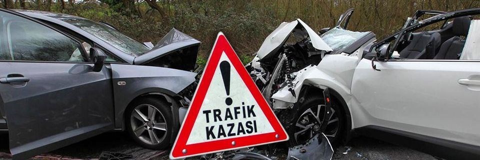 Erzurum'da iki otomobil çarpıştı: 2 ölü, 3 yaralı