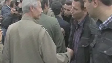 PKK'lılarla el sıkışmadılar