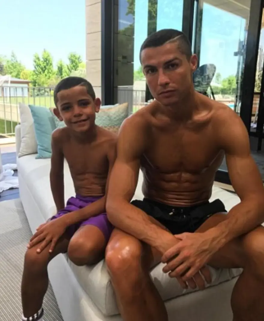 Cristiano Ronaldo’ya taşıyıcı anne eleştirisi: Suçlu Ronaldo’nun annesi 7 Cristiano Ronaldo’ya taşıyıcı anne eleştirisi: Suçlu Ronaldo’nun annesi 7