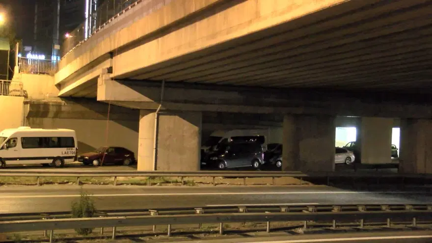 Otoparklarda doluluk yüzde yüze çıktı, köprü ve viyadük altları doldu 5