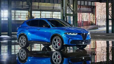 Alfa Romeo'da yeni dönem: İlk elektrik destekli model tanıtıldı