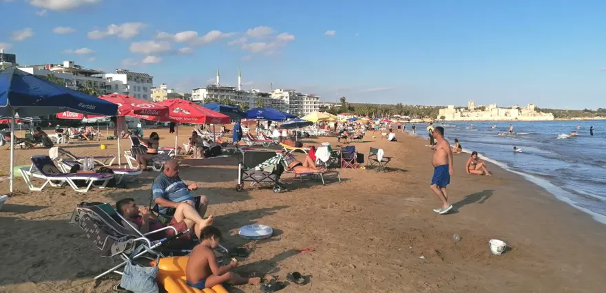 Hava sıcaklığı 28 dereceyi buldu: Ekim ayında denize girdiler Hava sıcaklığı 28 dereceyi buldu: Ekim ayında denize girdiler